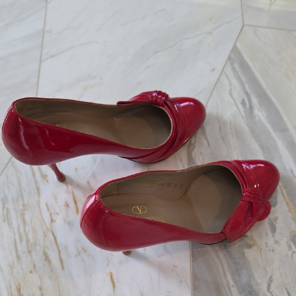 Valentino Garavani red pumps